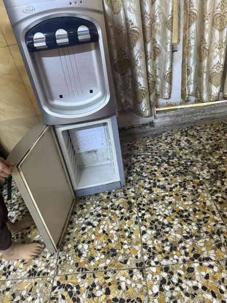 عندي براد مي شغال حار وبارد نضيف سعره ٦٠ وبي مجال وعندي هذه تدفئه نضيف ويشتغل سعره ٤٠ وبي مجال مكاني حي اور وهذه رقم بي وتساب ***********
