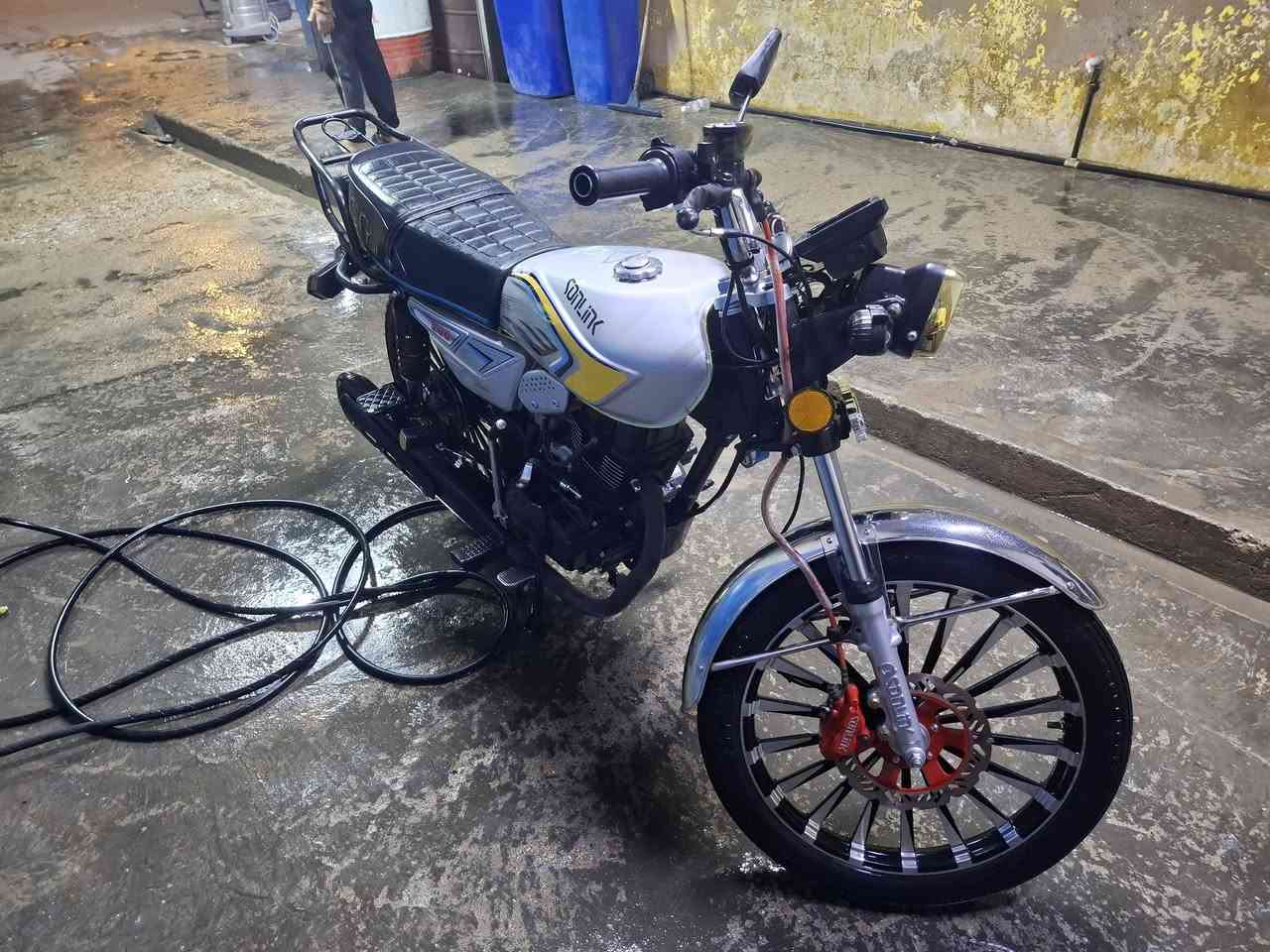 السلام عليكم
للبيع دراجه يراني سونلك 5كير موديل 2025 فقط الدشبول طافي محرك اسود ضاغطه وزنجيل للاستفسار الاتصال على الرقم *********** المكان بغداد الغزالية...
