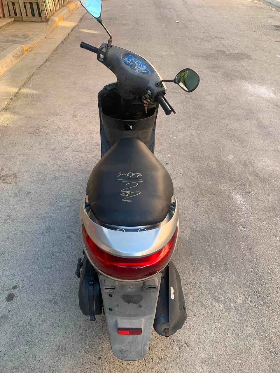 بريز جديده لوك ختم واحد مابيهه اي نقص مكينه مكفوله كلهه كامله جيب فيتر وتعال افحص تايرات جديده دبلات جديده العنوان الشعب ***********
