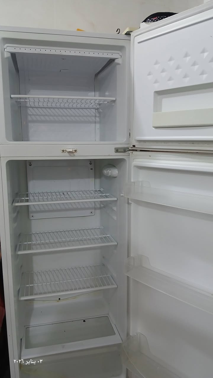 للبيع ثلاجه ب١٧٥بيها مجال مجمده السعر ٢٠٠بيها مجال واتساب *********** النجف

