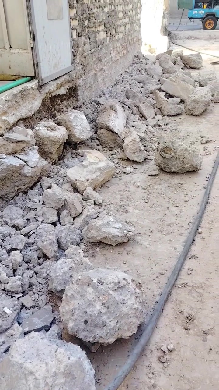 سلام عليكم كمبريسر تفليش جميع انواع الكونكريت التواصل على الرقم *********** ابو آدم
