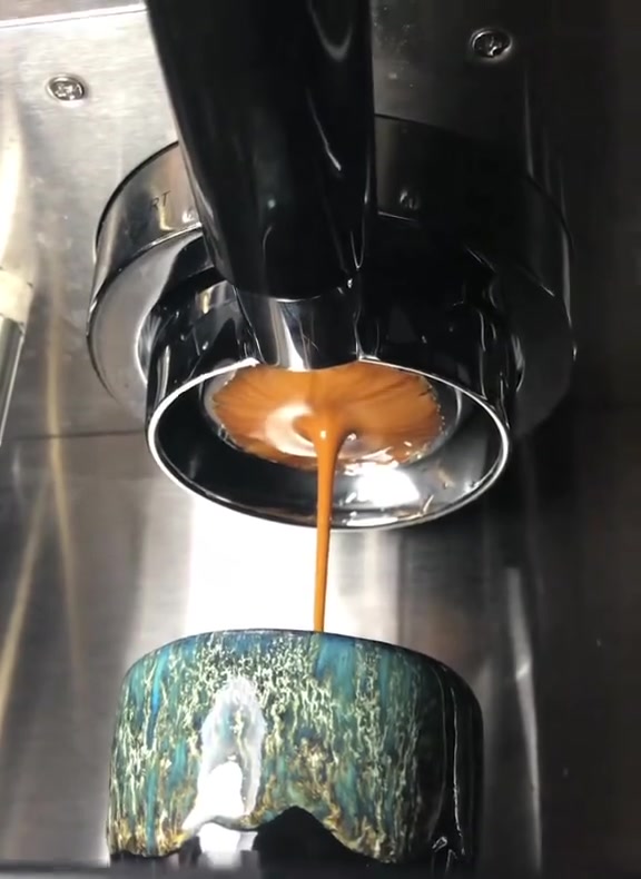 مساء الخير
متوفر مطحنة قهوة يدوية جديدة ماركة من شركة IKAPE اصدار KB3 تجي ب3 تروس خماسي وسداسي وسباعي الشفرات وكل ترس متحرك ويا ترس ثابت خاص بي يعني 6تروس ويجي الترس حجم38mm نفس حجم طواحين الماركات الاخرى المعروفة بالسوك ومقارنة بيهن عن استخدام شخصي افضل منهن وعمرها اطول بسبب وجود 3تروس ومن السهل التبديل بينهن تجي المطحنة بالباكيت مع الاتراس مع فرشاة تنضيف ومنفاخ
تركتلكم فيديوهات عن استخلاصات المطحنة للاسبريسو ثلاث استخلاصات مختلفة كل استخلاص بترس مختلف وفيديوهات اخرى من موقع الشركة اضافة الى معلومات عن الطاحونة من الشركة❤️
ملاحضة: (الطاحونة مو امزون اني شحنتها من موقع الشركة)
تخفيض على اخر قطعتين القطعة ب110 مع التوصيل بدل 125
@إشارة


**إذا كنت صاحب هذا الإعلان وتريد حذفه لأي سبب، رجاءا أرسل رسالة إلى الدعم الفني**