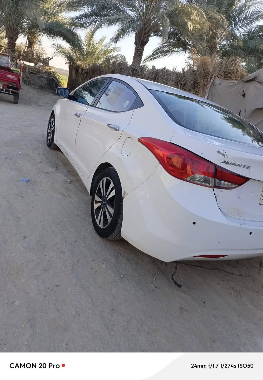 سلام عليكم للبيع النترى افانتي مديل 14 مكينه 1600 رقم قادسيه بسمي مداور ثاني يوم سنويه لل 27 بيه فقط باب وهلال الجاملغ السعر (98)  وبيه مجال المكان نجف *********** الخاص مغلق
