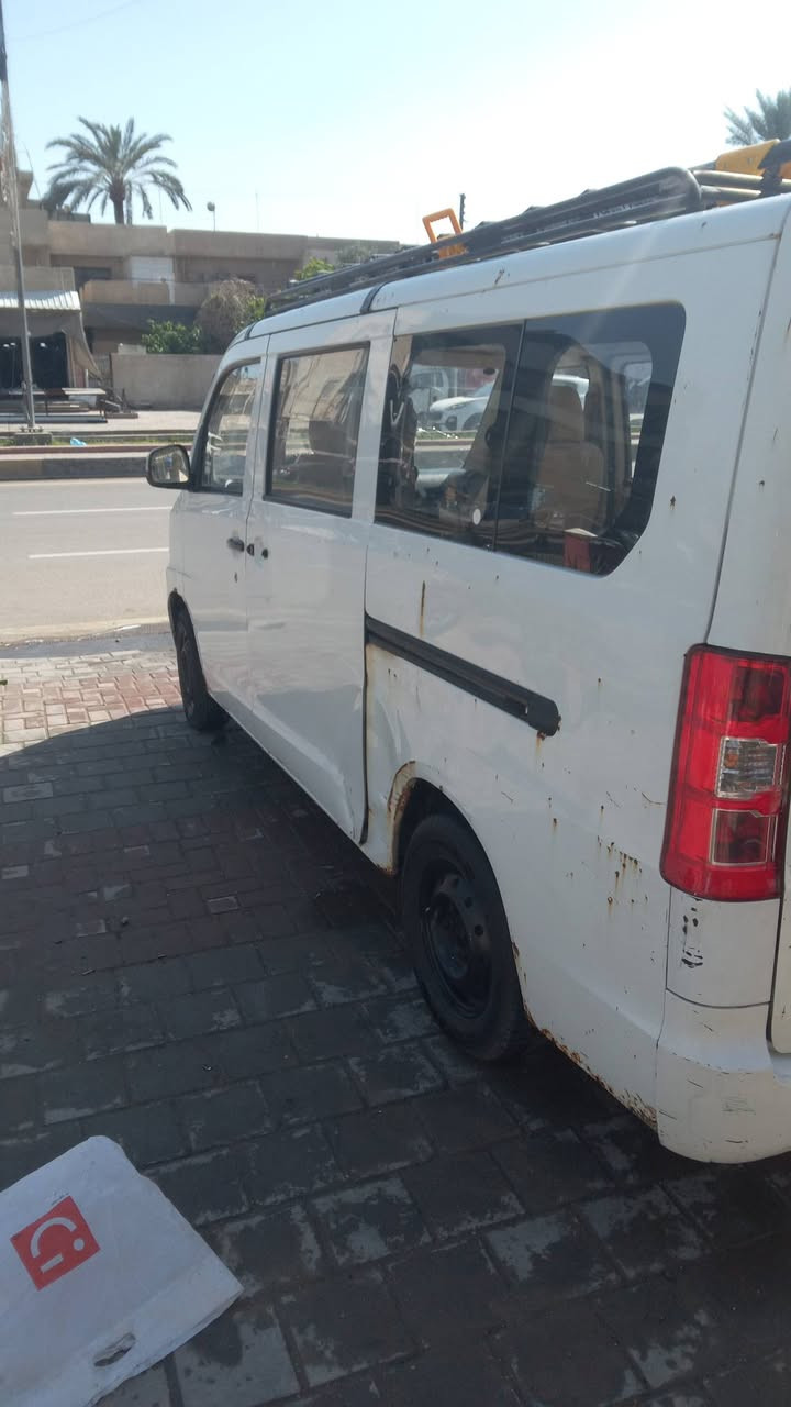 السلام عليكم ورحمه الله وبركاته سياره فاو خشفه ١٠راكب موديل ١٥رقم انكيزي محرك تيوتا  حجم ٢٠٠٠  كير اوتماتيك   بغداد السعر 30 وبيه مجال لاتصال ***********
