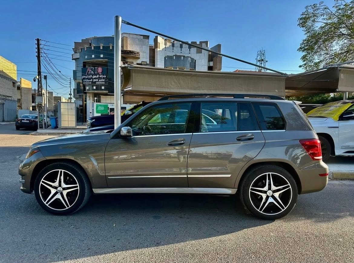 للبيع او المراوس Glk350 2014
رقم بغداد باسمي مستوردها من سنتها 
حادث نص چاملع وربع دعامية مصلحات نفسهن بدون ايرباك 
ماشيه ٧٥ الف 
6سلندر 350
مكينة وكير برغي ممفتوح بيهن كفالة
تبريد ثلج + صدر جديد + باتري جديد+ منظومة بنزين جديدة.
فتحة سقف بنوراما 
جنطة شفط كهرباء
مقاعد جلد + كهرباء + تدفئة مقاعد+ خزن ميموري
شاشة كامرة تحكمات ستيرن + ستيرن كهرباء 
نظام اوتو هولد عند التوقف 
نظام اوتو ستوب عند التوقف 
انظمة قيادة ايكو ونورمل وسبورت
مري قلاب + خاصية التعتيم للضوء
ويل كب ٢٠ انج تو سايز + تخم تاير جديد 
وبعد بيها مواصفات
حادثها جداً بسيط موضح بالصور 
للاستفسار اكثر عالرقم موجود بالصور 
*********** مكانها السيدية
