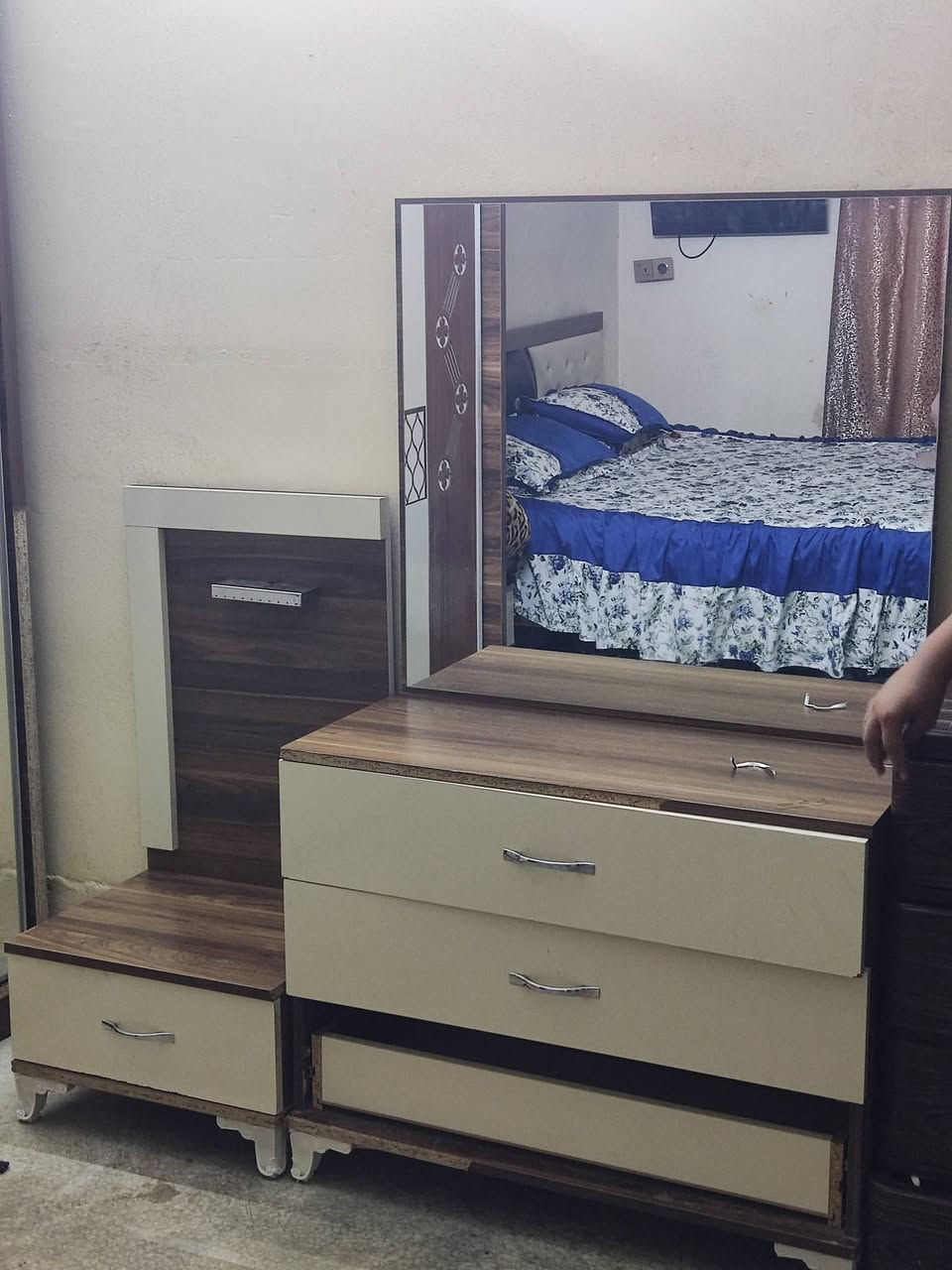 بيع مستعجل

السلام عليكم اخوان  غرفه تركي سلايت سبع قطع للبيع سعرها 

حيل مناسب السعر 175 وبيها مجال رقمي ***********
