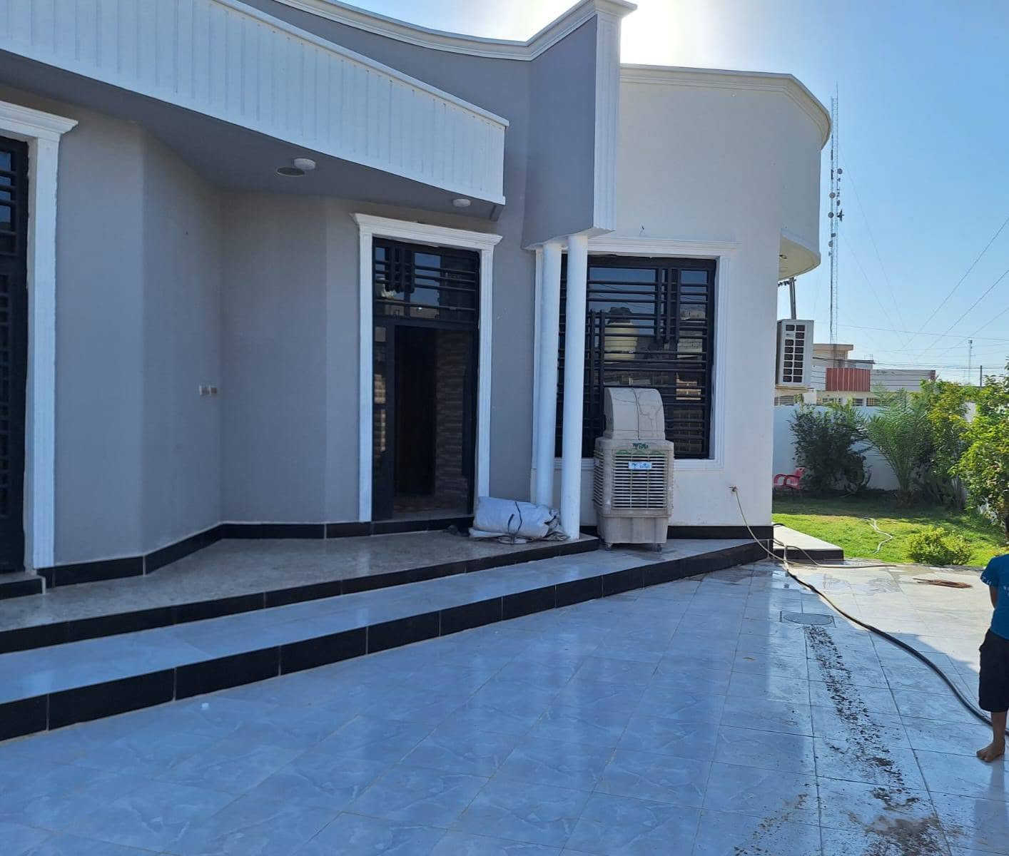 البيت للبيع
المساحه ٤٥٥ متر
الموقع حي اذويب الاول ركن ثلاث اتجاهات منعزل 
جاهز بعمل درجه  ممتازه كل التفاصيل مصممه 
من اشراف مهندس استقبال ٩ ×٤٥٠
٢غرف نوم 
صاله منعزله 
هول طول ١١
صحيات ومغاسل 
خارجيه داخليه 
مطبخ جاهز 
استفسار اكثر 
اتصل 
***********
