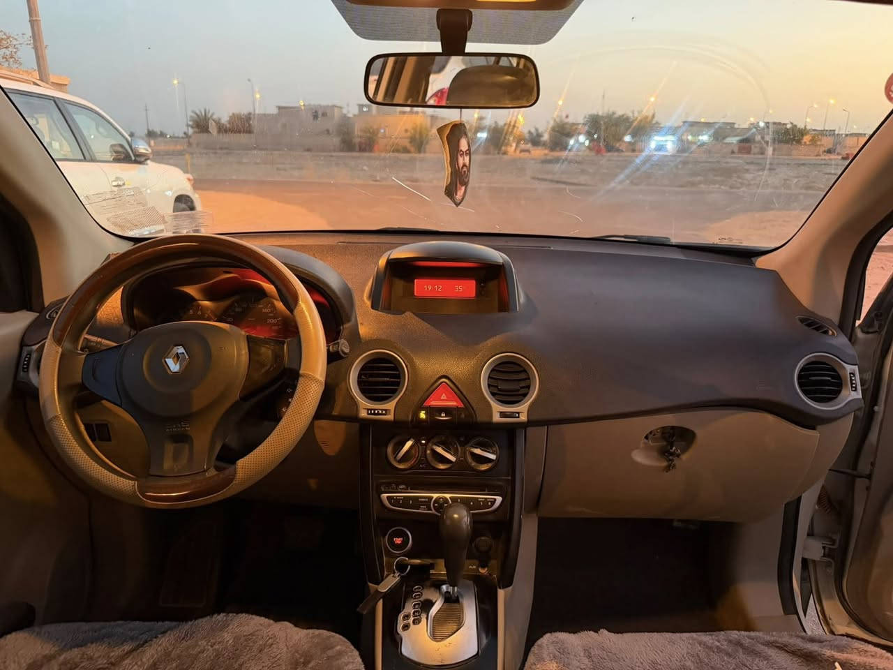 رينو كوليوس موديل 2010

محرك 2500

صبغ في الجانب  الخلفي فوق الإطار الأيمن والخلف
95 $ وبيها مجال

***********

