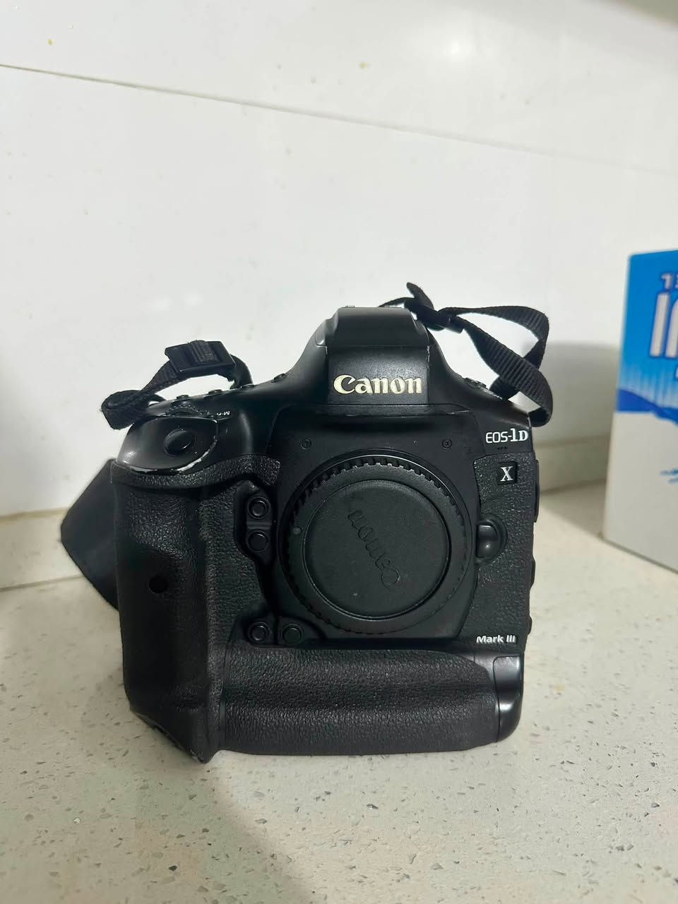 1dx mark iii
وان دي اكس مارك ثري 
مع جميع الملحقات 
والكارتون الاصلي 
(بيع فقط،مستعجل) 
للاستفسار التواصل على الخاص او الاتصال على الرقم 
***********
