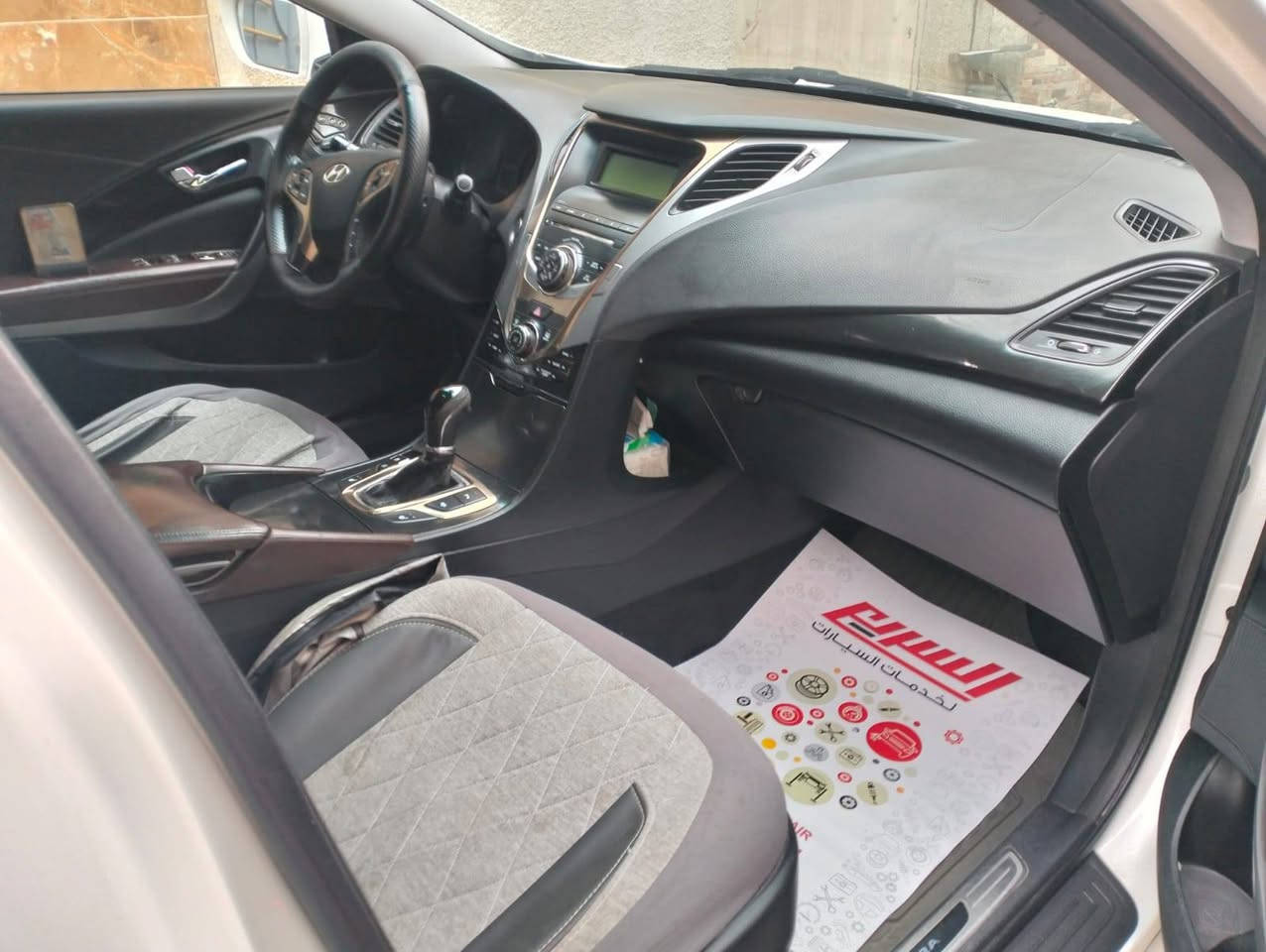 ازيرا 14 خليجي بيها البنيد صبغ جاهزة مابيها نقص مواصفاتها معروفه ماشية 136 السعر 125 بيها مجال باسمي السيارة ***********
