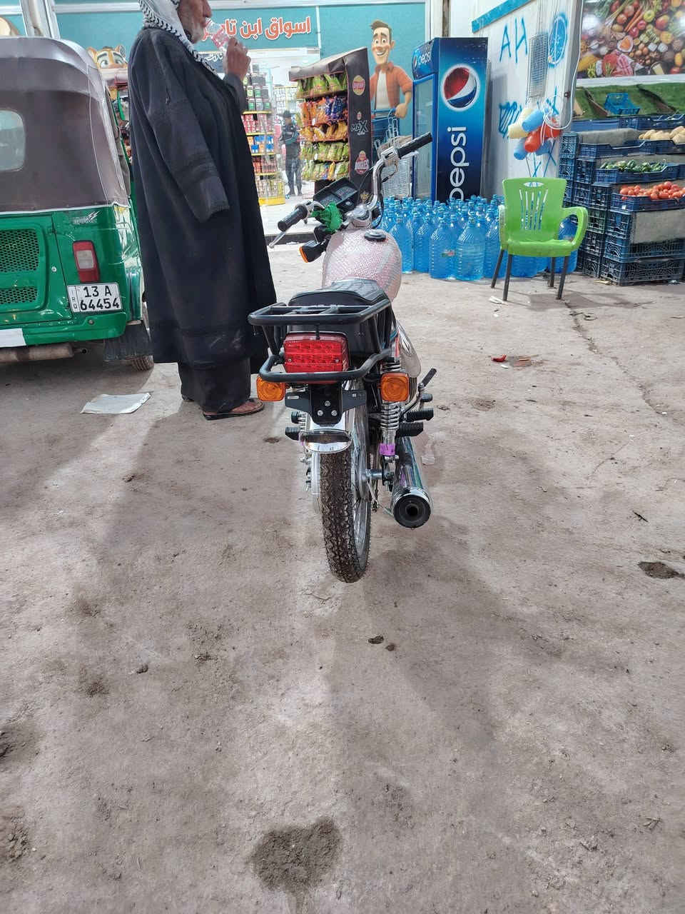 السلام عليكم شباب دراجه للبيع حلوه موديل 25 دعمير جديد سعر مليون 100وبيها مجال  *********** متواجد واتساب
