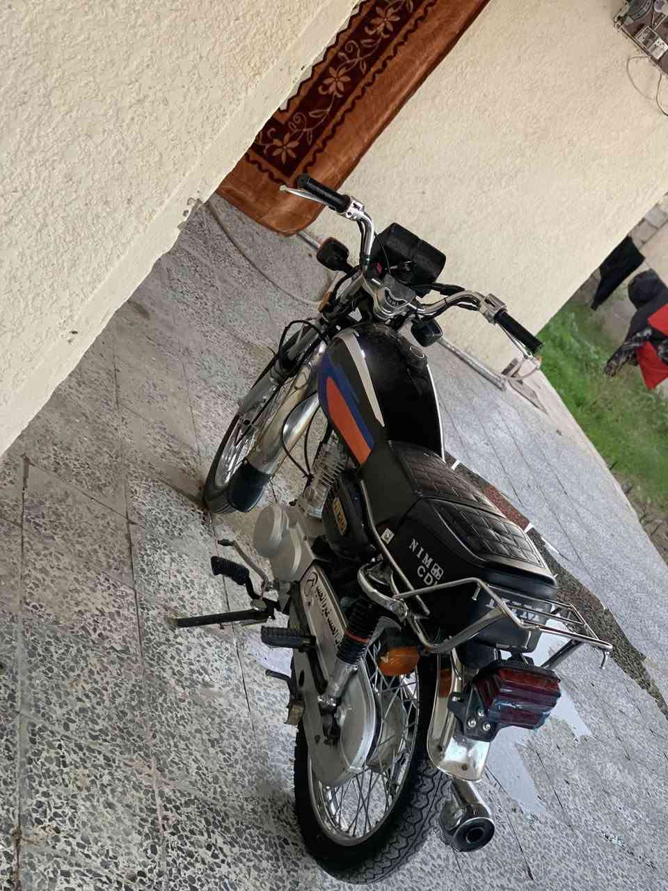 السلام عليكم دراجه نامه للبيع مديل ٢٥ مشكلتها  بس صوت بالمكينه ودراجه شغاله مابيها ي نقص   السعر 550وبي مجال مكاني ديالى كنعان الاتصال ***********
