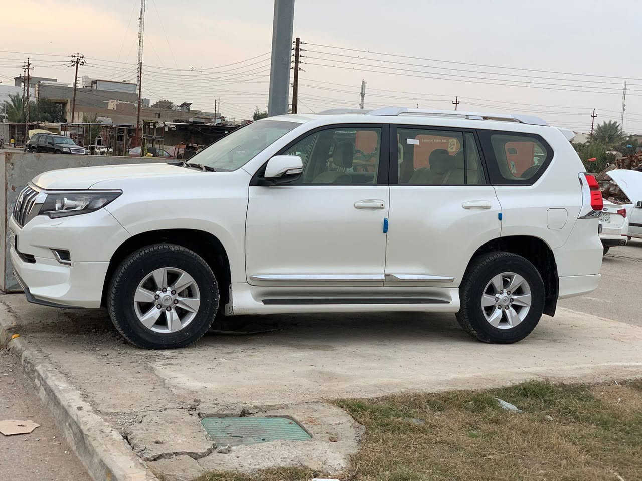 السلام عليكم برادو TXL 2019 مكفوله كفاله عامه فقط باب دبل كود ماشيه 45الف حقيقي سنويه بأسمي وين تريد تفحص أفحص مكاني ديالى بيع فقط 
موصفات :- 
مري كهربائي 
سلايت 
زراك مازدات 
باقي الموصفات معروفه 
السعر 390 ورقه بيها مجال بسيط 
للأتصال 
***********
