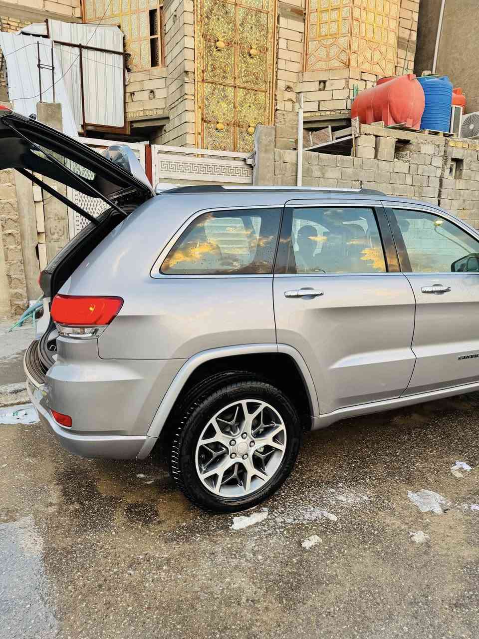 سلام عليكم اخواني الاعزاء جيب 2020 السياره اوفرلاند فول الفول 
.داخل قرميدي
. أطفأ ذاتي 
.بصمه ابواب بصمه تشغيل عن بعد 
.نقطه عمياء
.لايت زنون ابو ٤٠٠دولار يعمي
.نظام ترحيب+مري قلاب مع القفل
.جكات امامي خلفي
.جنطه شفط
.3شاشات امامي خلفي
.بروجكتر ضباب 
.تخم تاير دلوب
.برده خلفيه
.حساسات كشنات 
.خزن ميموري
.شاشه لمس
.تدفه تبريد كشن+استيرن 
.ويل عنكبوت 20
.دمامات خلفيه 
.شباب السياره إذا اريد اسولف مواصفاته منا للصبح ما تخلص
.ملاحظه.السياره مكفوله كفاله عامه 
وكاله ليث العبيدي 
مكان السياره بصره اتصل وما اقصر وياك ***********
