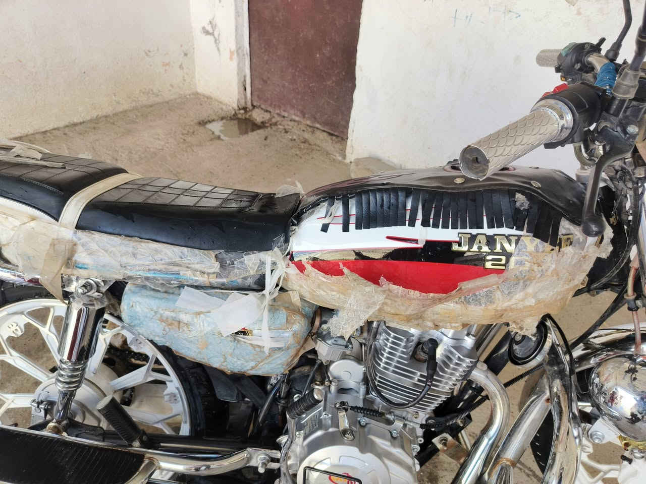موطور جني ابو الكل موديل 25 السعر 900 محرك 200 مال جناي مرتب نضيف حيل وذا اكو موطور نضيف يرهم مراوس


**إذا كنت صاحب هذا الإعلان وتريد حذفه لأي سبب، رجاءا أرسل رسالة إلى الدعم الفني**