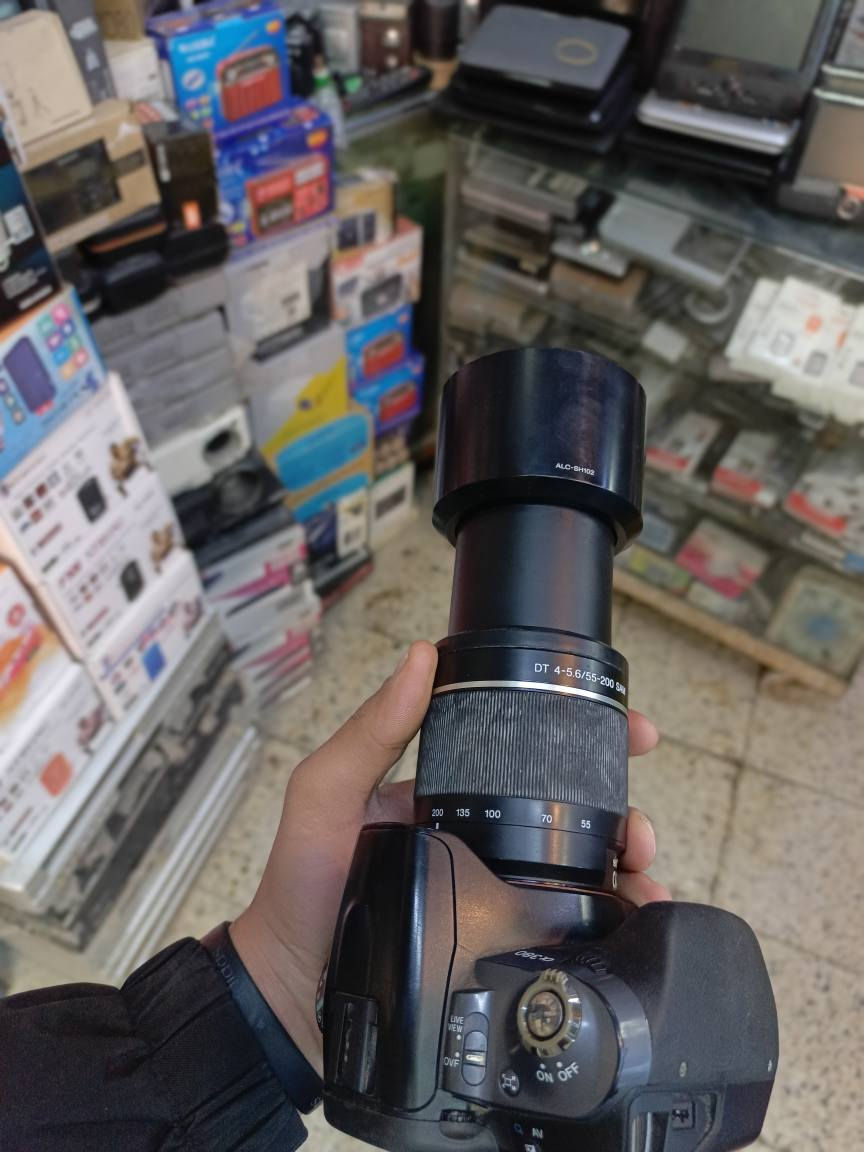 كامره سوني اصليه a380 ملحقاته كامله عدسه 55.200.وعدسه ثانيه 18.55
ملحقاته الاصليه شاحنه جنطه جديده ورام اصلي جديد وحزام كتف 
*********** بغداد, العراق
