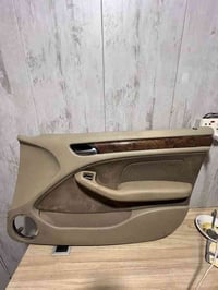 بطاين e46 تخم ناقص وحده خلفي بدون ضرر كاملات مع اليدات والصاجيات للبيع...