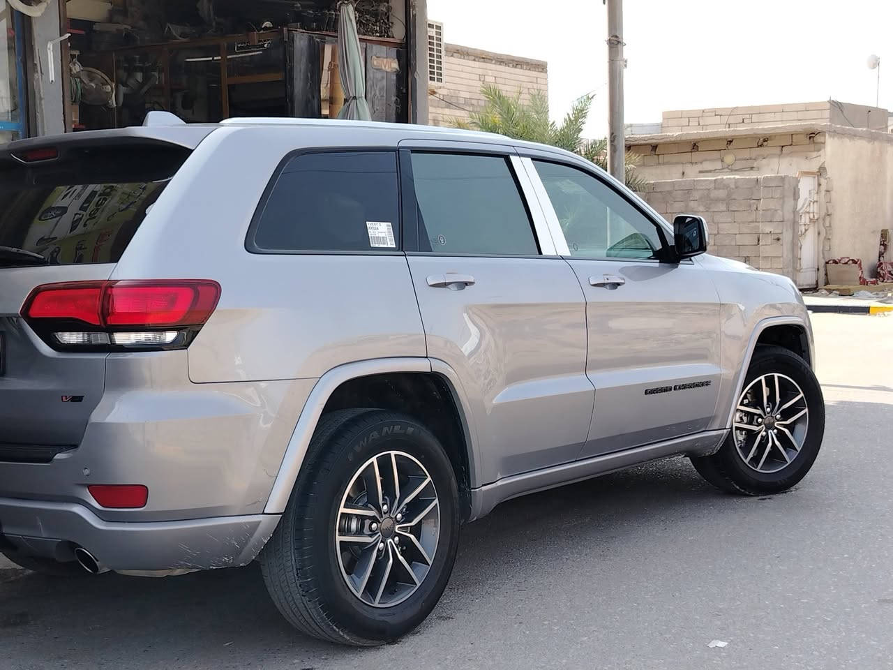 سياره جيب شيروكي بلاك توب فول مواصفات
 رادار قياده ذاتيه موديل 2021 كشنات تدفئه تبريد جلد كنتارة
فتحه بانوراما باب خلفي كهربائي سماعه خلفيه ستريو
تخم تايرات حداده مكينه كير جديد بلاد سيارة وارد امريكي حادثها جاملق امامي ايسر بارد فق من دون تبديل
فتح تغليف نانو كامل 80K ماشيه السياره مكفوله
6V المكان بصره رقمها بغداد الاستفسار ع هاذ الرقم *********** اتصال او واتساب
