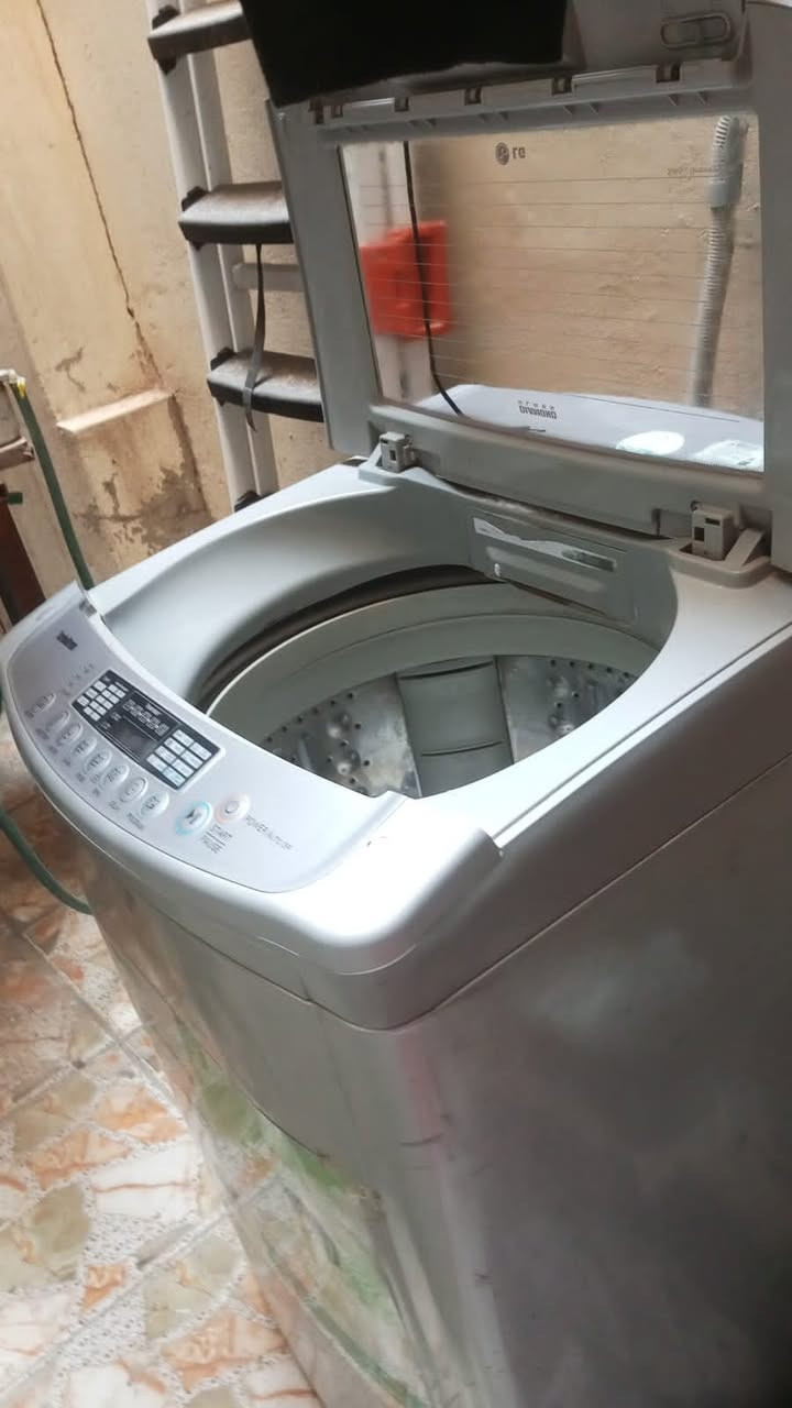 غساله اوتو ال جي ٢٠ كيلو فلاتر ٢ باب اول مكان مشتل معلمين للاستفسار *********** سعر ٢٠٠ وبيه مجال قليل
