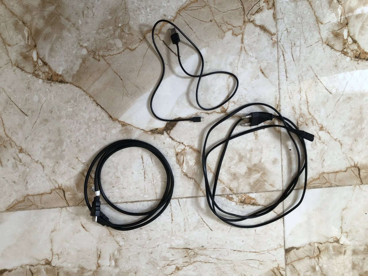 للبيع بلي ستيشن 4 slim
500 GB 
ويا اربع اقراص 
يدتين 
اونلاين 
اصدار 13.05

***********
ديالى بعقوبه 

265 الف
