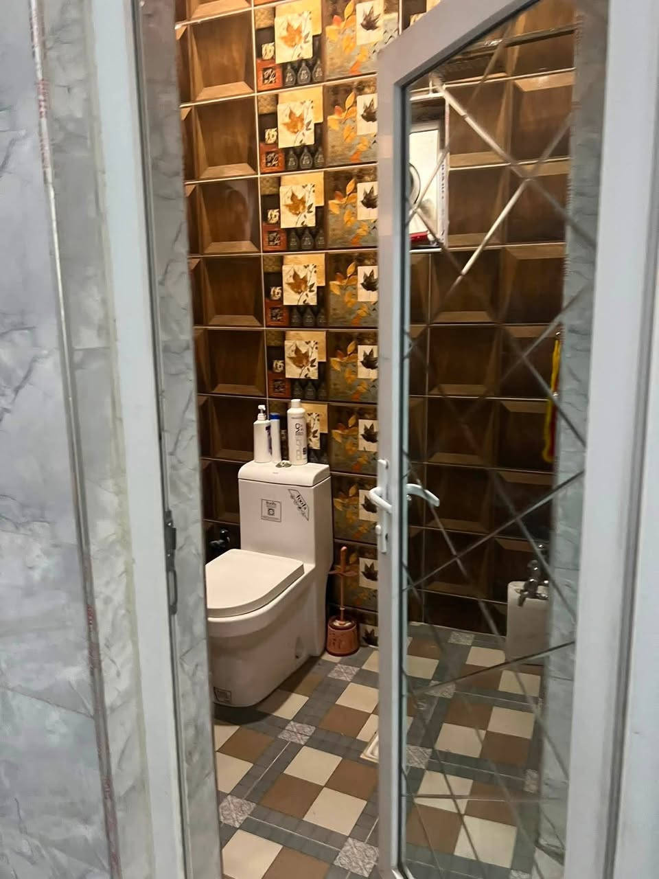 عنوان البيت الدوره  نسيم دجلة
اليوم لدينا  منزل مستعجل على البيع  
البيت كلش حلو 
راح احجيلكم  عن تفاصيل البيت  
الطابق الاول كما موضح  بل صور حديقه و مطبخ  و استقبال  و حولي و صحيات  و غرفه  نوم  
نروح على طابق ثاني 
غرفه  و حولي و سطح  كلش كبير و بيت مرتب و مناسب جداً  يعني سعره مغري جداً 🤩يعني تخيلو سعره بس ...... 
للاستفسار خاص...


**إذا كنت صاحب هذا الإعلان وتريد حذفه لأي سبب، رجاءا أرسل رسالة إلى الدعم الفني**