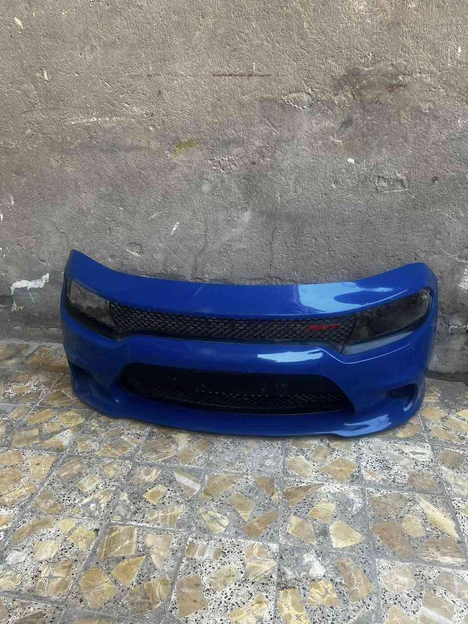 الـسلام عليكم دعاميه جارجـر SRT اصليه مو تجاري كامله مع البروجكترات وشبابيك بيها تصليح بسيطات من الداخل عنواني العمارة سعرها 100 كامله وبيها مجال هـ***********
