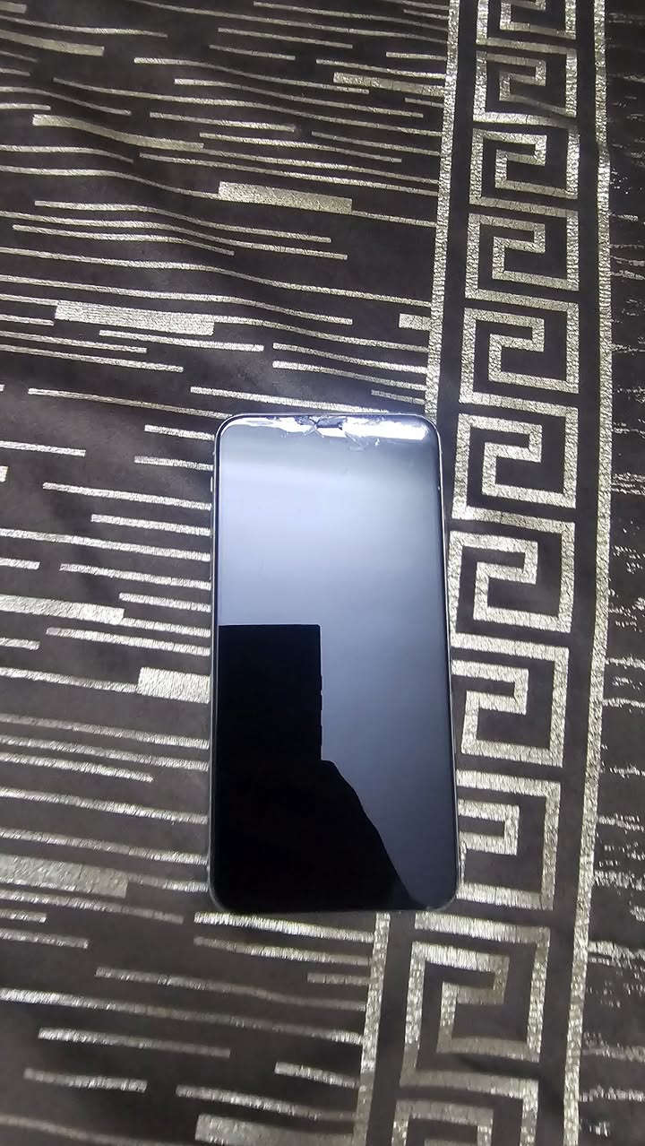 آيفون 11برو ماكس ذاكره 64مبدل شاشه وبطاريه وضهرة مكسور أبيع عله وضعه سعره 140مكانهة بغداد مدينه الصدر ***********
