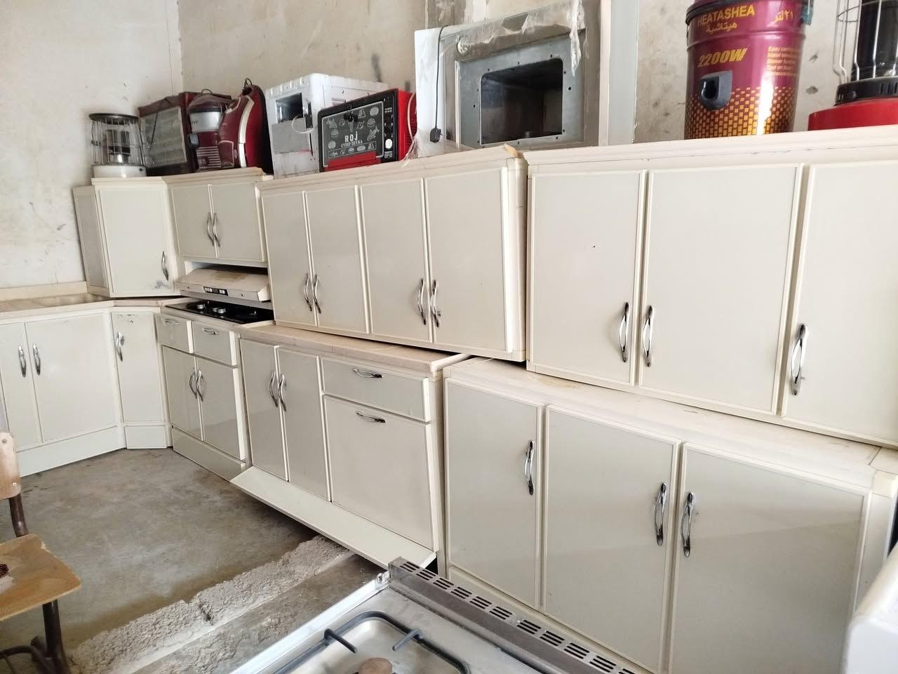 سلام عليكم 
متوفر الان كاونتر احطاطة اصلي نضافة 90 % مع الطباخ و المفرغة بسعر مناسب جدا و متوفر ديلاب حديد و كافة الاغراض المنزلية في مزاد المدينة لبيع الاغراض المنزلية الموقع جلولاء النافورة مجاور هلا ماركت خلف العيادة البيطرية رقم ***********
