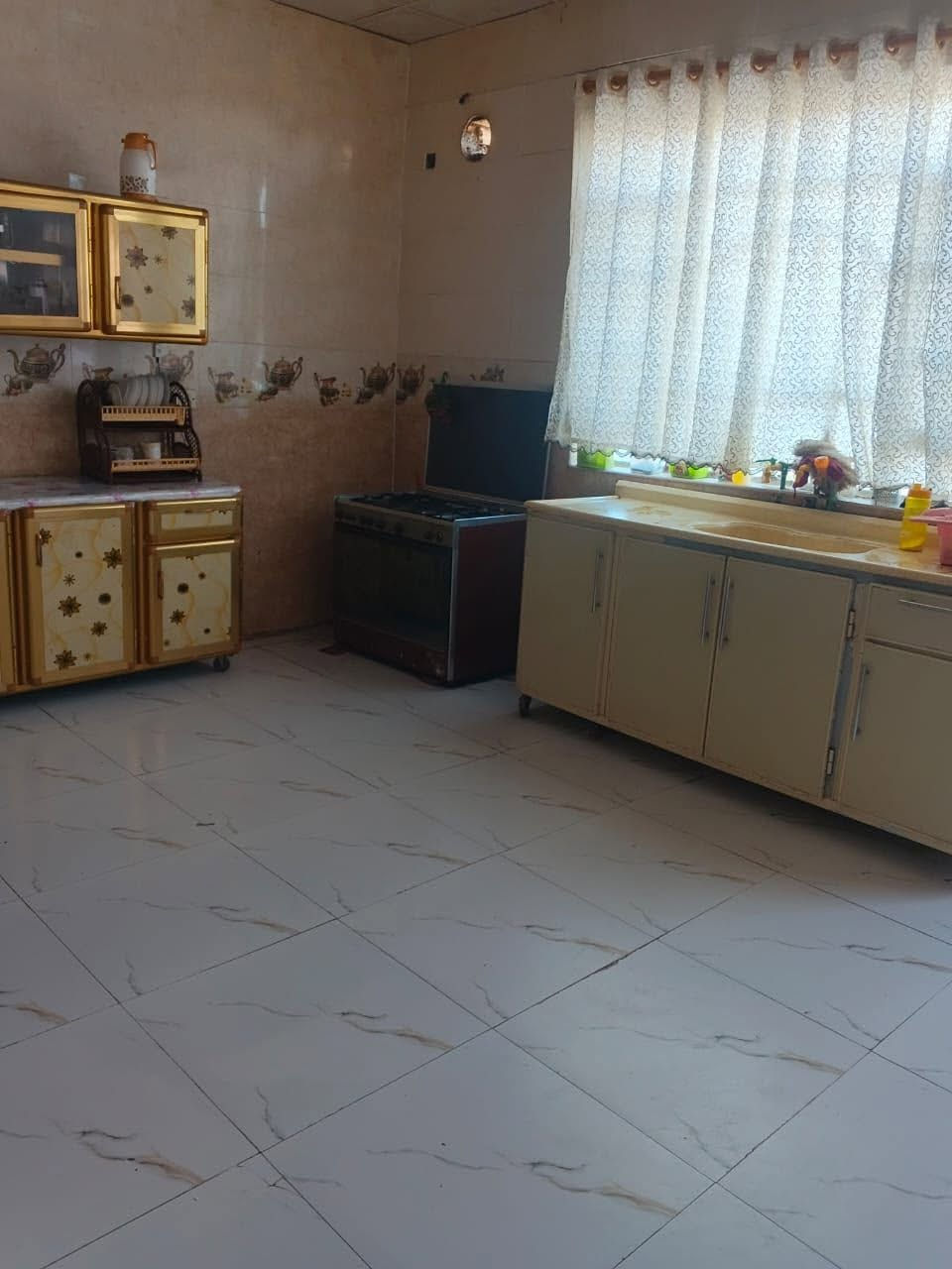 للبيع بيت مساحة 270م أساس صب كونكريت بناء كله طابوك بي صاله وأستقبال وغرفة ومطبخ وكلدور وصحيات داخلية وخارجية سند 25 مداور بأسم المشتري العنوان الديوانية طريق الدغارة مقابل الخمسه دونم حي الغدير الاستفسار أتصل 
 ***********+*********** واتساب  ***********او مراسلة الصفحة
