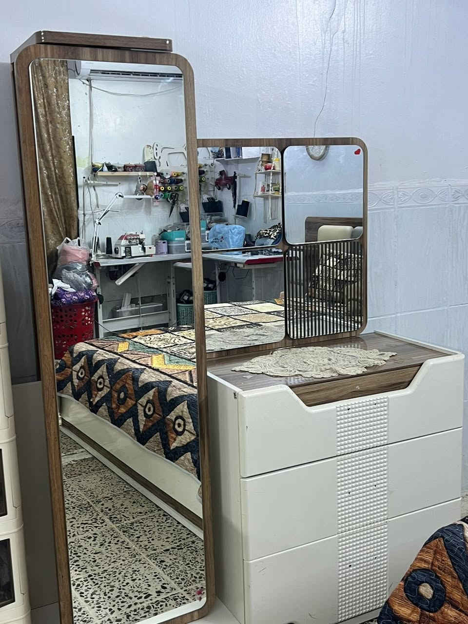 غرفه للبيع مكان الحسينيه مطعم لامير ب ٢٢٥وبيها مجال  بدون دوشك مستعجلين ع البيع ***********
