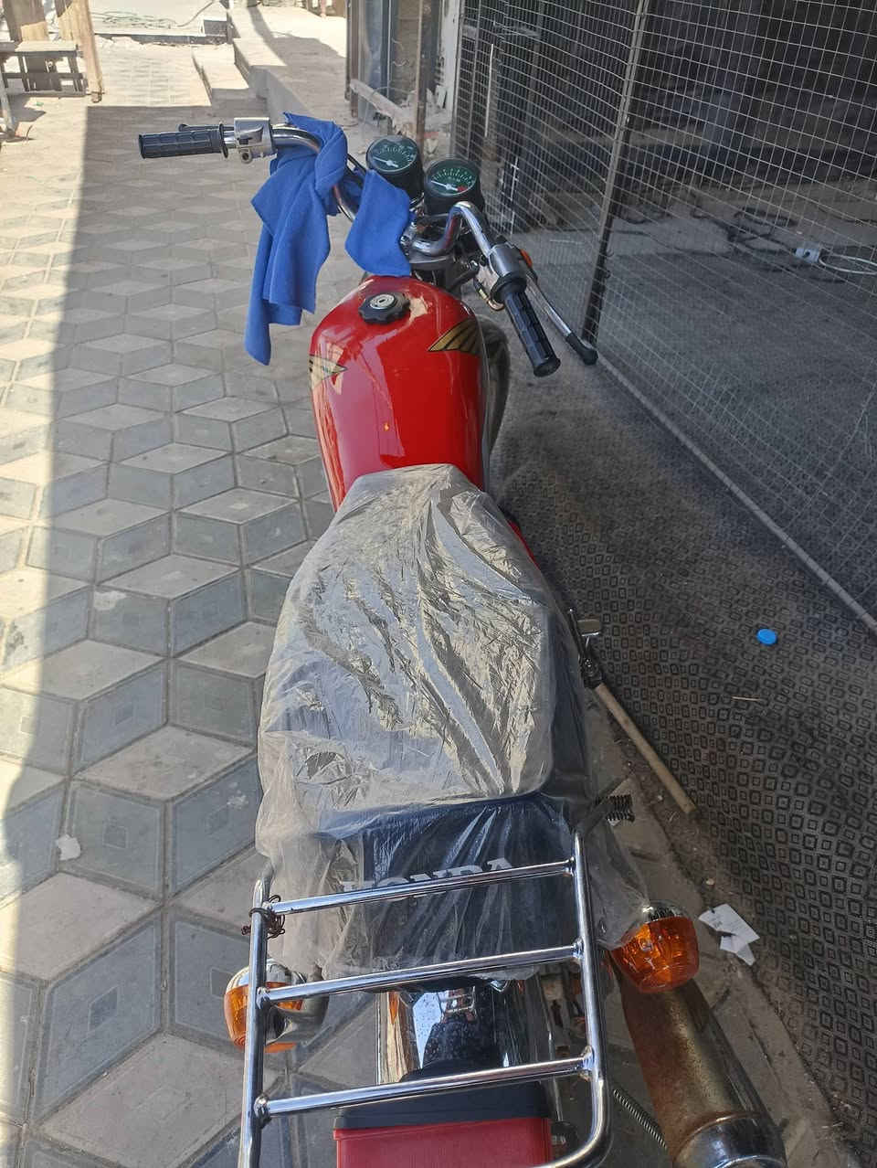 سلام عليكم دراجه نامه موديل 20 اوراق دراجه مبدل بيها ولفات سعر 600 وبيها مجال


**إذا كنت صاحب هذا الإعلان وتريد حذفه لأي سبب، رجاءا أرسل رسالة إلى الدعم الفني**