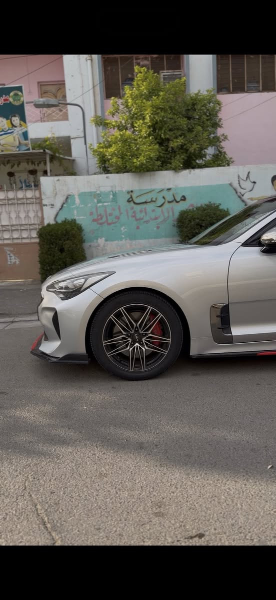 ستنكر 2018 خليجية جيتي لاين فول مواصفات 6 سلندر تون تيربو بيها طخة بسيطة بالجاملغ الايمن الخلفي والامامي كلش بسيطات ومصبوغة القطع عندي صورهم ماشية 105 الف كيلو بصمتين بيها جاهزة ونظيفة كلش السيارة مكان بغداد الصليخ رقمها سليمانية 
السعر 165
***********
