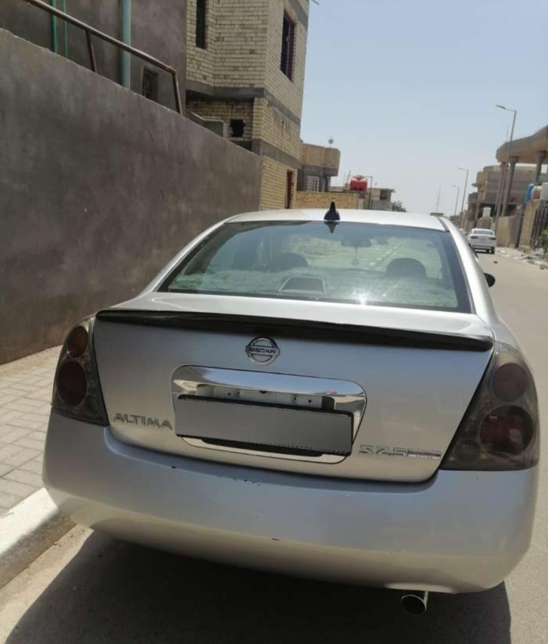 السلام عليكم ورحمة الله وبركاته 
من بعد التحيه والسلام
نيسان التيما 2006 وارد خليجي 
السياره بدون اي حادث 
مصبوغه عام للجماليه فقط لا غير 
مكينه كفاله توني مبدلها 
حداده جديده توه مسويها 
تايرات جدد 
تبريد جديد وشغال 
رقم بغداد انكليزي باسمي 
للبيع او للمراوس
السعر 65 وبيها مجال
***********
