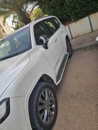 لاند كروزر VX • ٢٠٢٣ • ممشى ٢٤٠٠٠ كم
