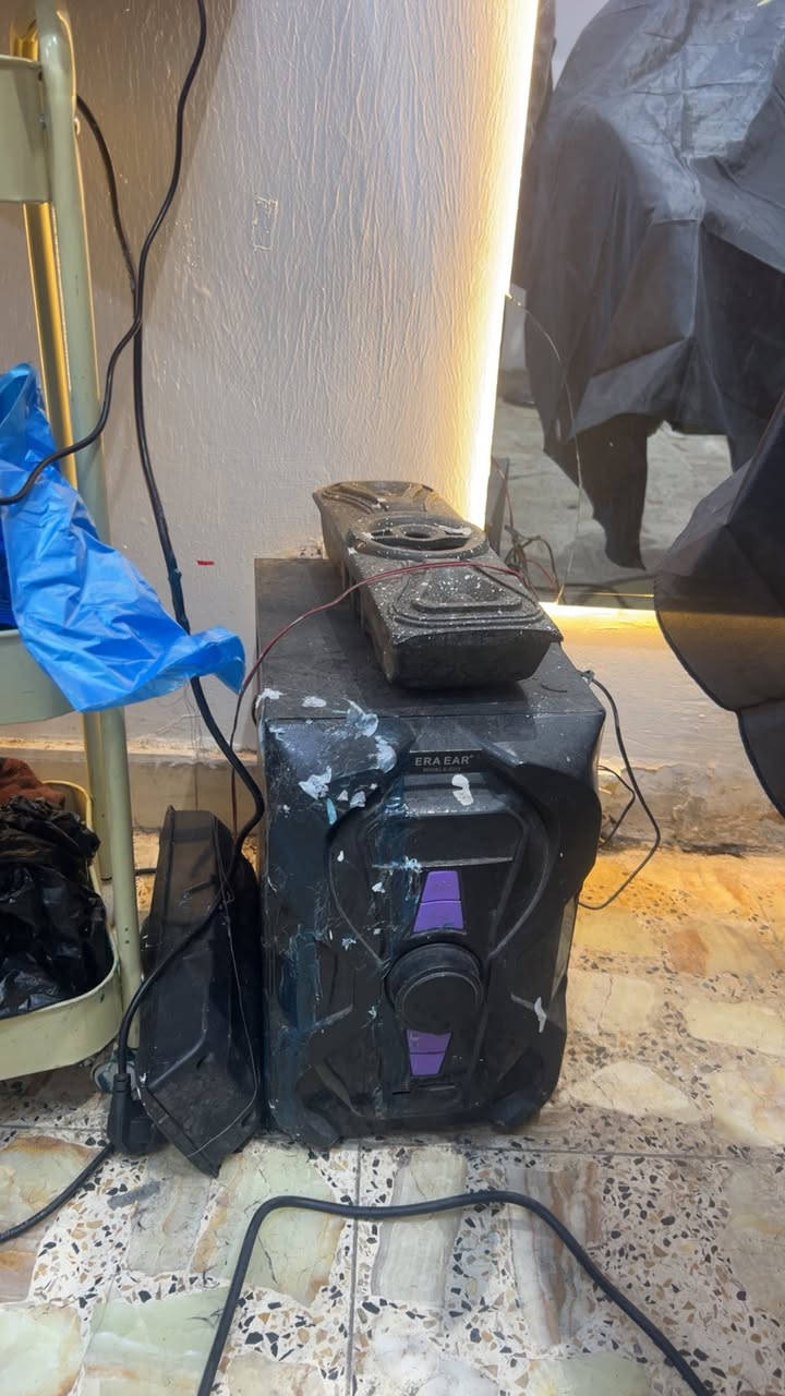 السلام عليكم اخوتي مري عدد ٣ وحده منهن شويه بيهه فطر من جوه مماثره والباقيات زينات مابيهن شي ابيعهن كلهن ب١٥٠ هنه والميز مالتهن 
مكاين ٣ 
٢ تدريج 
وحده ول اصليه ماجك  بس موس تبديل رايدها ٦٠
والثانيه الفسفوريه فيراري  كلشي مابيهه فقط شاحنه اني اشحنها بمال كلًوب ٦٠
والصفر ول اصليه ٦٥
مغسله ٦٠
جهاز شمع ١٠
سماعه ٣٥
 بغداد جديده تل محمد 
***********
