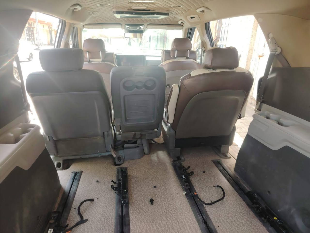 اسلام عليكم رمضان مبارك عليكم يارب تحوير كشنات للسيدونا وللكرنفال حديث وقديم امامي  عمل مرتب بدون تثقيب او لحيم عل السياره شرط مكاني بلرميثه واتساب ***********
