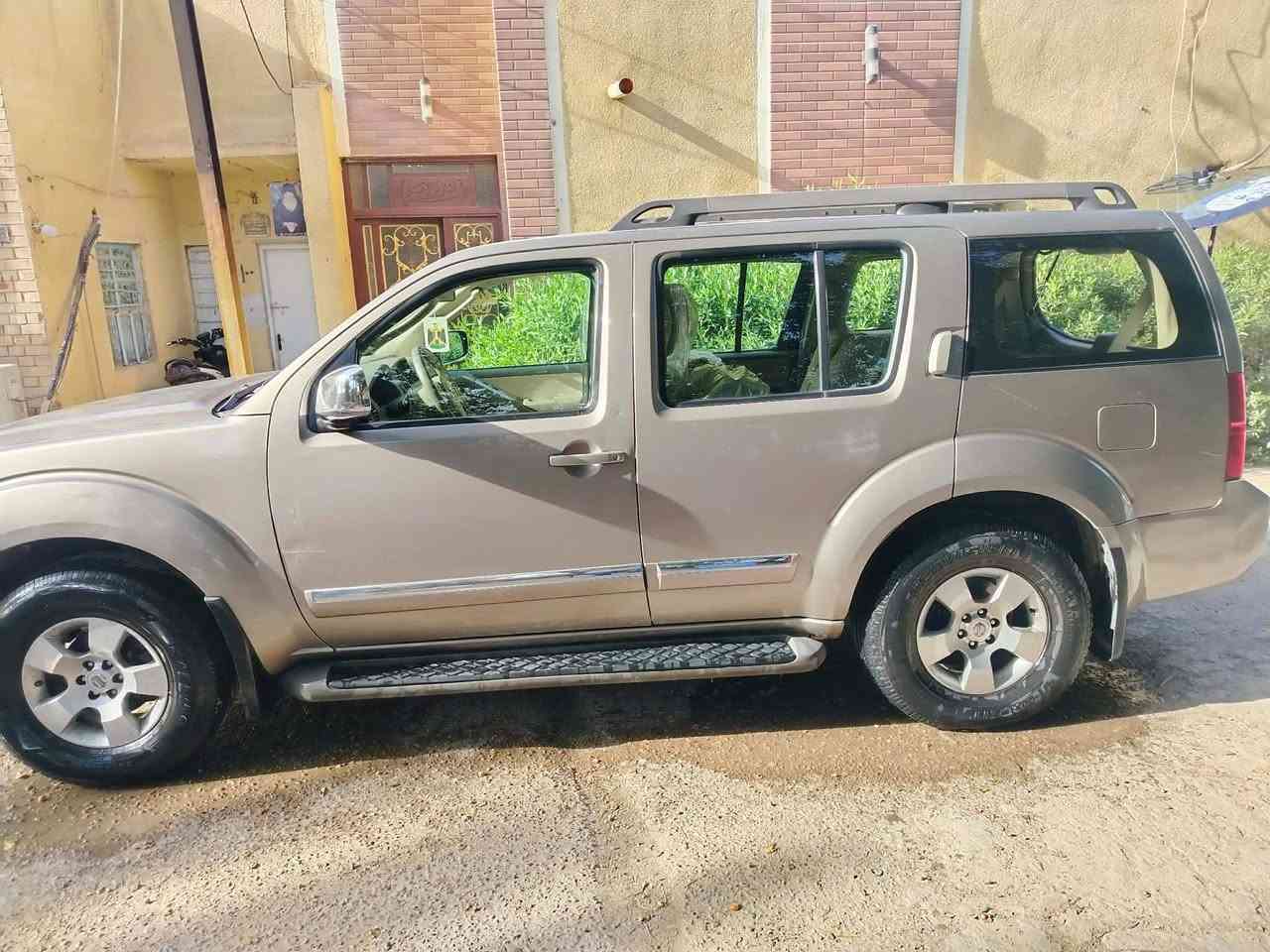 نيسان باثفايندر للبيع موديل 2008
السياره جاهزة 
صدر امامي و خلفي جديد
تخم تاير و باتري جديد 
خليجي بدون صبغ بس الدعاميات مصبوغه 
محرك و كير مكفولات فور ويل 
فول مواصفات فتحه و ثلاث قطع تبريد 
دشبول ارمادا و كاميرا و شاشه بلاد 
شاشه بالسقف 
كشنات جلد كهرباء 
غرفتها جديده
تبريد و تدفىة شغاله 
السياره جاهزه من كل شي 
السعر 115 
مكان السياره  بغداد 
للاستفسار   ***********
