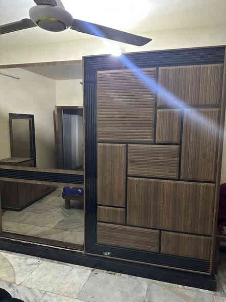 السلام عليكم غرفه نوم تركيه عدد ٥ قطع بدون جربايه ونضيفه السعر خاص او ***********
