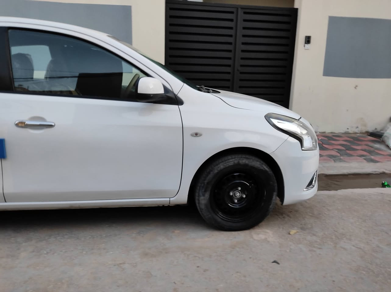 نيسان صني هندي 2024  
رقم اربيل سنوية لسنة 30
وكالة او تحويل 
ماشية  57 الف 
رقم اربيل باسمي
بيها جاملغ مبدل صوب السائق  بدون دواخل

والامين بارد 

115 وبيها مجال حك الجية 
نجف حي السلام 
***********
واتساب
