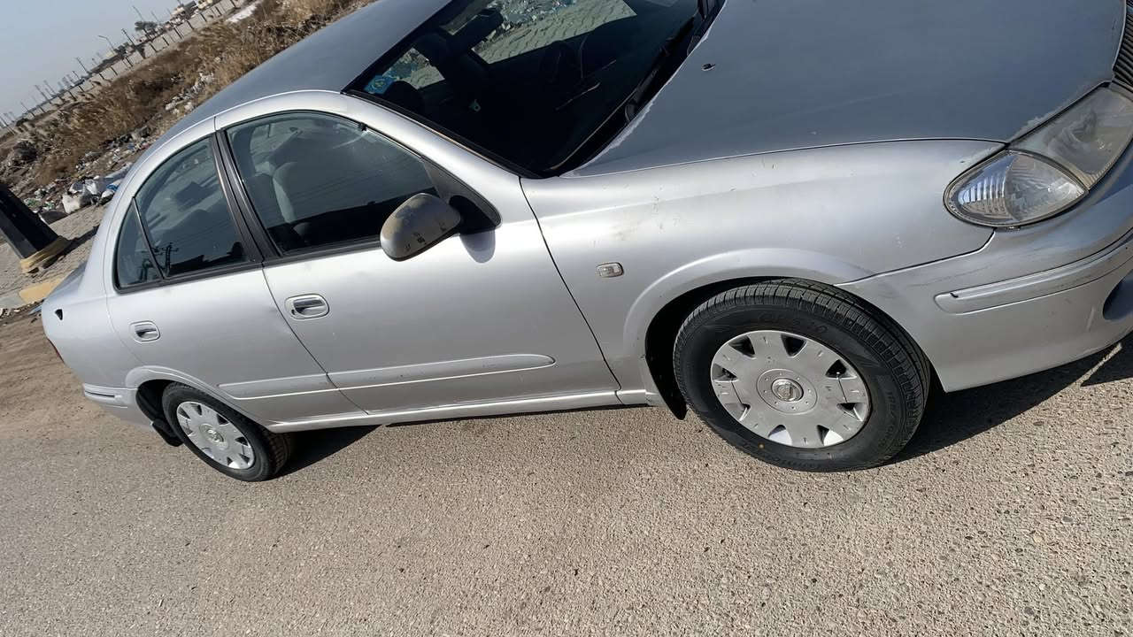 نيسان سني موديل 2000 (وارد يابان )رقم بغداد الانكليزي  بأسمي
محرك قبق اسود كير اوتماتيك تبريد 

سياره بلاديه كلها عدا الباب و الجاملغ مال سايق 

جاهزة من كلشي مال جناي 

مكاني بغداد ابو غريب 
***********
***********
واتساب موجود
