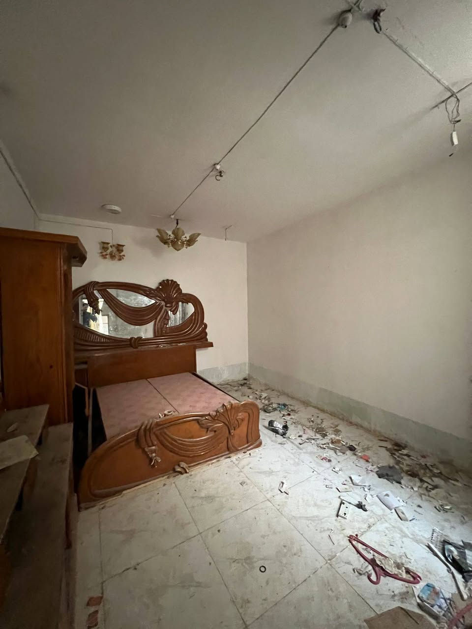 يا الله بيت الرهان نجف حي ميسان مساحه 125 متر شارع الجامع موصفات غرفة و صالة و مطبخ وستقبال و صحيات داخليه و خرجيه سعر الرهان 36 مليون قفل
الاستفسار ***********
ملاحضه يوجد بيوت الإيجار
