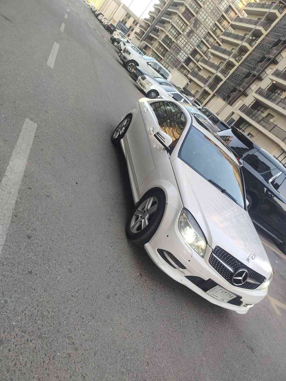 سلام عليكم مارسدس c300 فول مواصفات مكينه 6 سلندر خراطيم عقل فوك مكينه وكير وتبريد شرط الفحص السياره جديده مال جناي السونر بل منشور اقرا تفاصيلهه وشوف السونر وخابرني السعر ب 145 او مراوس مكاني بغداد حي الجهاد ***********
