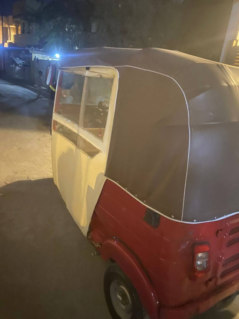 السلام عليكم تكتك 18 اوراق مكينة مجفتة جديد بيهة ضربة بل صفحة موضحة يرادلهة تعمير قليل  مكاني الدورة شارع ستين ***********
