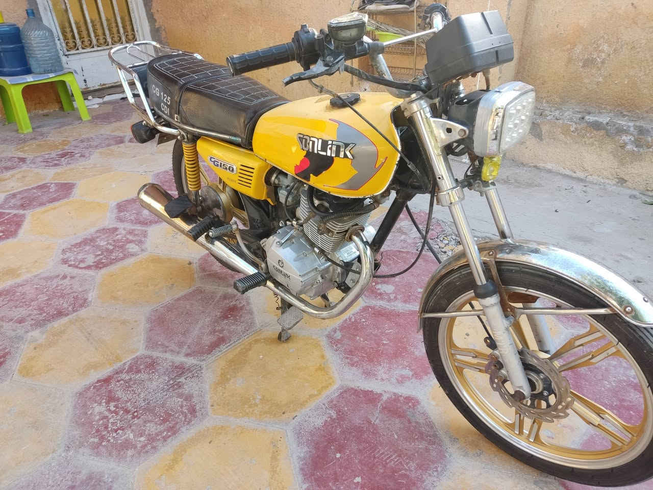 السلام عليكم دراجه للبيع سونك 22مامفتوحه اوراق سكنر نضيفه تواير جدد  ب650 لشراي يتصل ***********
