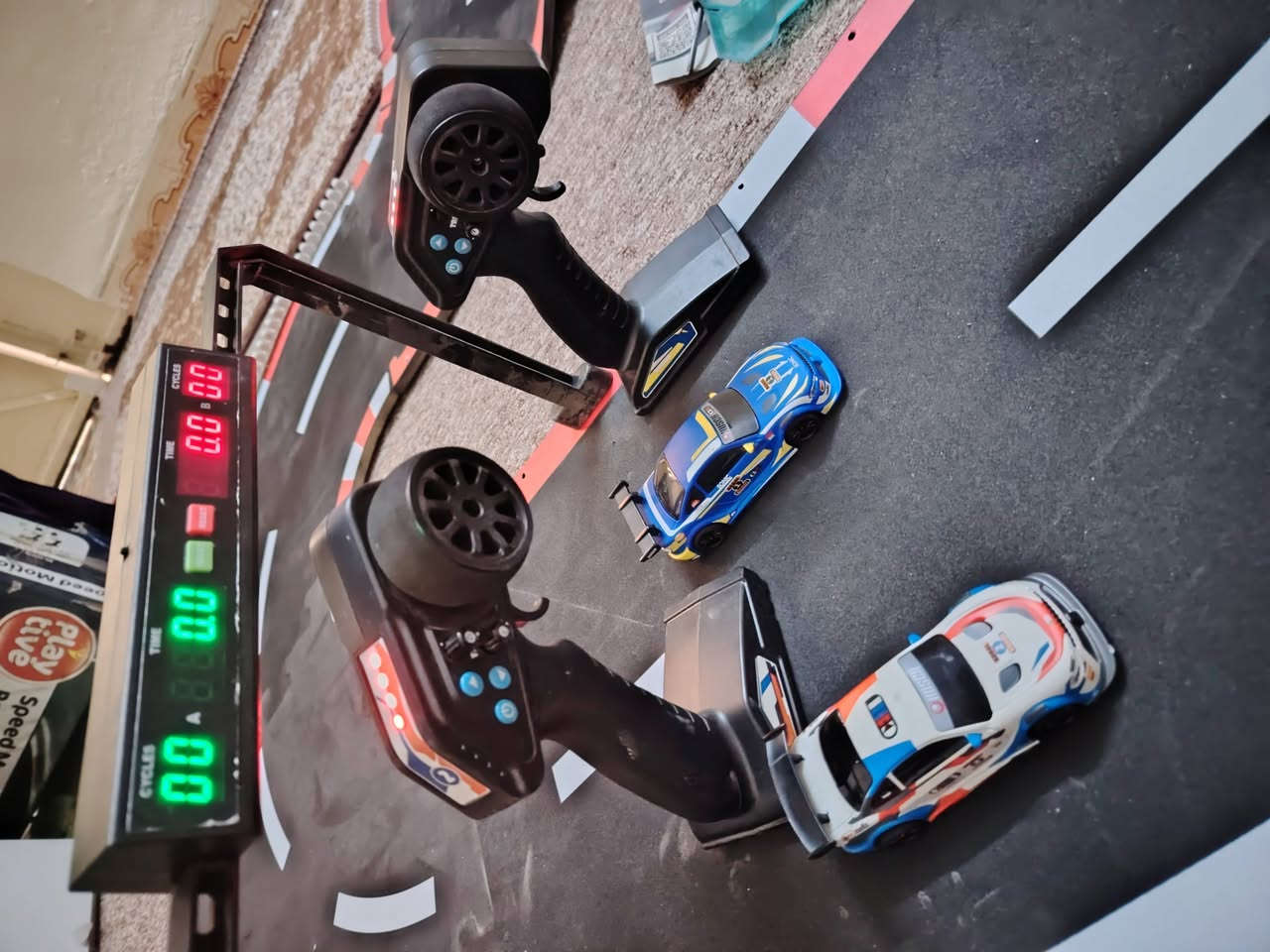 مضمار سباق كامله وشغاله وحلبه طويله أكثر من ٤ أمتار
نقص شاحنه فقط
سعر  ٧٠
باقي تفاصيل خاص


**إذا كنت صاحب هذا الإعلان وتريد حذفه لأي سبب، رجاءا أرسل رسالة إلى الدعم الفني**