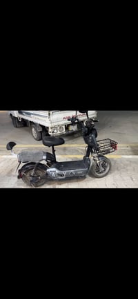 موطور شحن ناقصه بطاريه وحده شغال سعر 80 قفل للاستفسار 07753448363