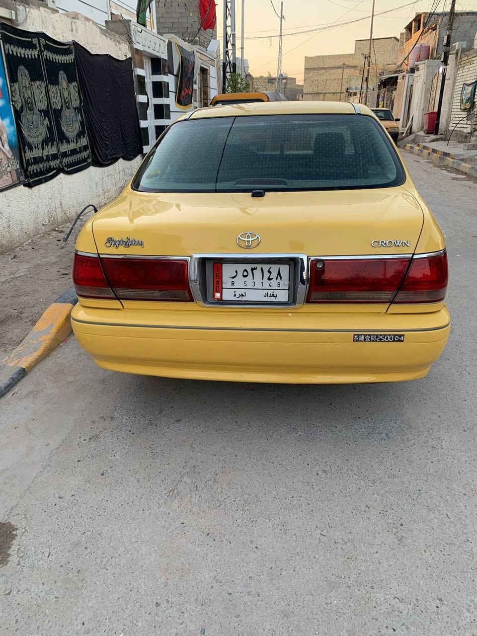 السلام عليكم ورحمة الله وبركاته 
ملكه للبيع موديل ٢٠٠١ فقط قماره رقم بغداد الماني سنويه عاج مكينه ديفور  سياره فتحه اربع دكم  صدرهه تعبان وبيهه شغلات بسيطه يعني قمجي بنيد  سياره كلش حلو للاستفسار الاتصال ع الرقم ***********
