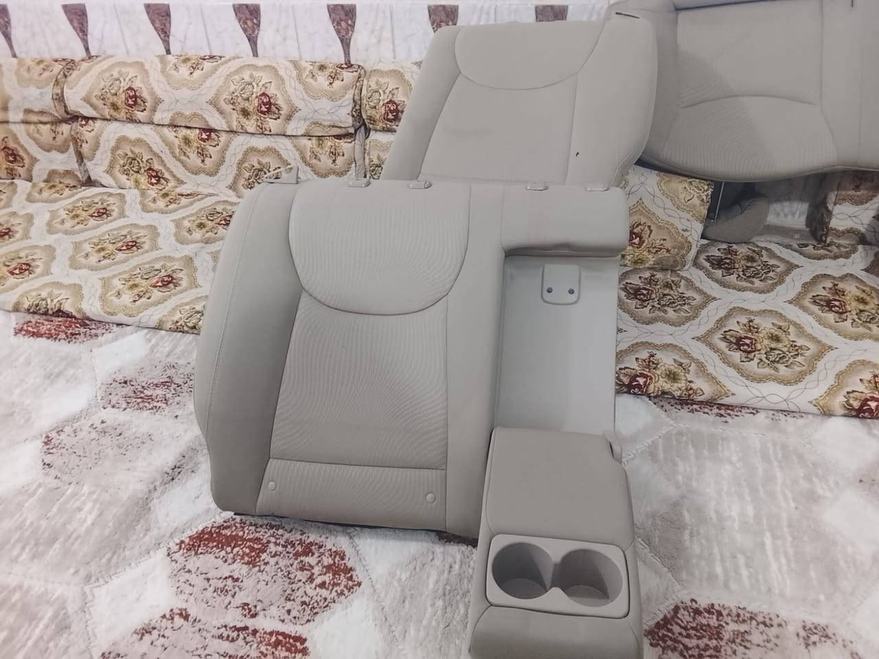 سلام عليكم
كشنات النترا  كارتون  لون عسلي. سعرهن 125 وبيها مجال رقمي ***********
