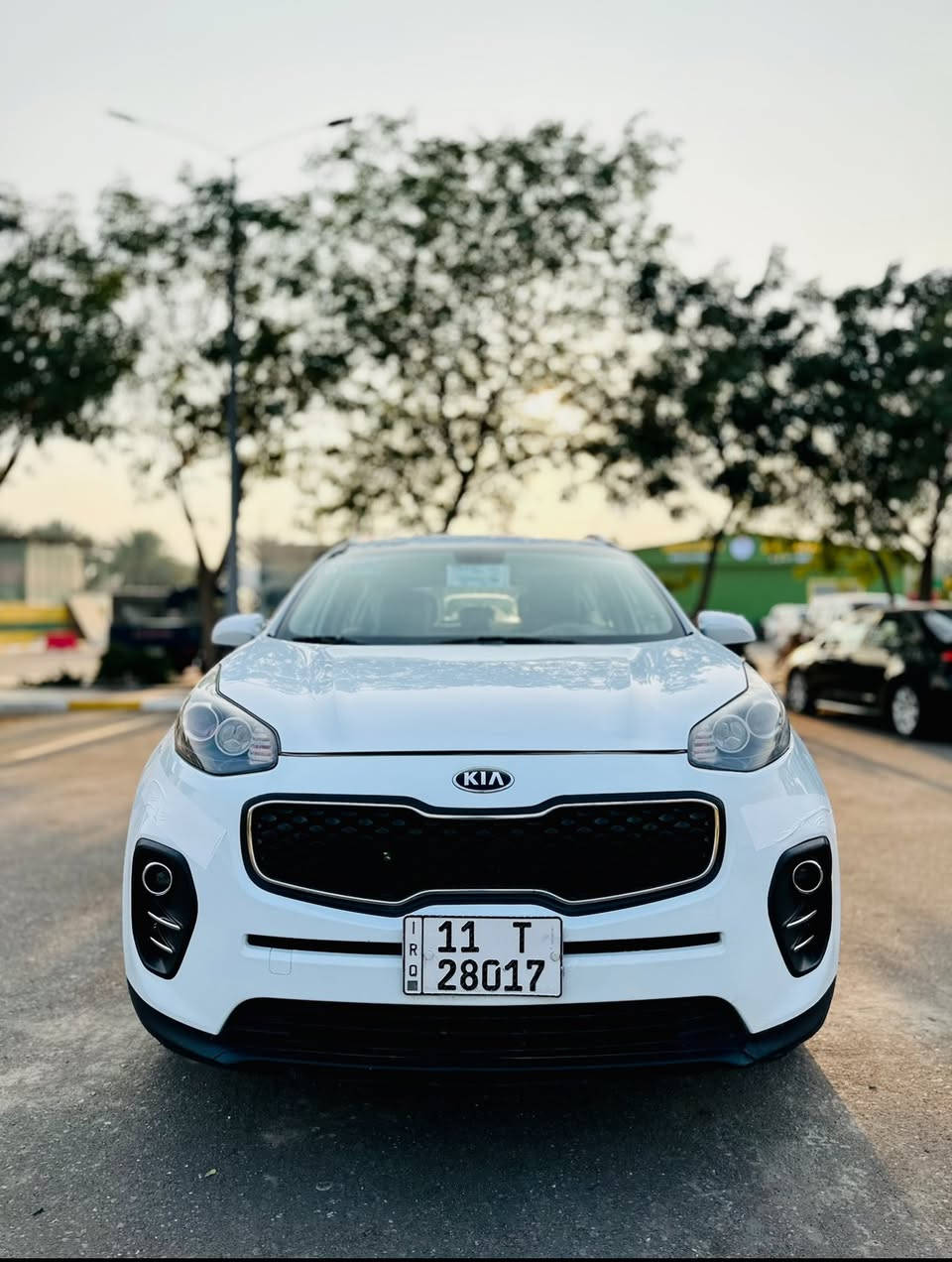 السلام عليكم 
Kia Sportage 
الموديل 2018 
السياره خليجيه كفاله عامه 
______
محرك 2000 دوش 
حساسات اماميه
حساسات خلفيه 
زراك لايت 
كامره دواره 
شاشه
قطعتين تبريد 
تحكمات ستيرين 
مري شفط 
ويل كاب كروم 
____
السعر 183
مكان السياره بابل
***********

