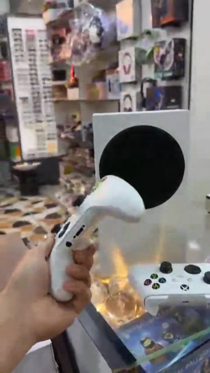 السلام عليكم.....

متوفر اكس بوكس سيريس اس  Xbox series s 
استعمال اقل شهر (بحيث استعملته اشتراك واحد ختمت بي call of duty وبعدها بعد ما استخدمته ) 
كامل ملحقاته والكارتونه بعدها جديدة  ويا ٢ يدات تحكم (فقط سعر يدت التحكم ب ٤٠ الف ).

ولابتوب hp لمس قلاب بهذه المواصفات:- 
  HP EliteBook Revolve 810 G3  
مواصفات ممتازة ومناسبة للاستخدام اليومي والبرامج المتوسطة:

- المعالج: Intel Core i5 الجيل الخامس (Core i5-5200U)
- التخزين: 256 كيكا SSD
- الرام: 8 كيكا
- مميزات الجهاز: شاشة لمس قابلة للطي 360 درجة، يعني تقدر تستخدمه كلابتوب أو تابلت بكل سهولة.

الجهاز بي شوية شخوط بسيطة  اثر ترك، لكنه مثالي للاستخدامات المتوسطة مثل الألعاب، المونتاج الخفيف على برامج Adobe وأعمال Microsoft Office.
اني استخدمت علي اقوى برامج التصميم شغلهن طبيعي ( Adobe premium -photo - after effect )

ملاحظة :- ابيعهن اثنينهن ما ابيع جهاز واحد
سعرهن اثنين ب ٦٠٠ وبي مجال 
الاتصال او المراسلة على واتساب  

***********
